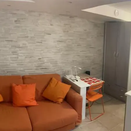 Lejlighed Entire Unit In Bari, Italy *